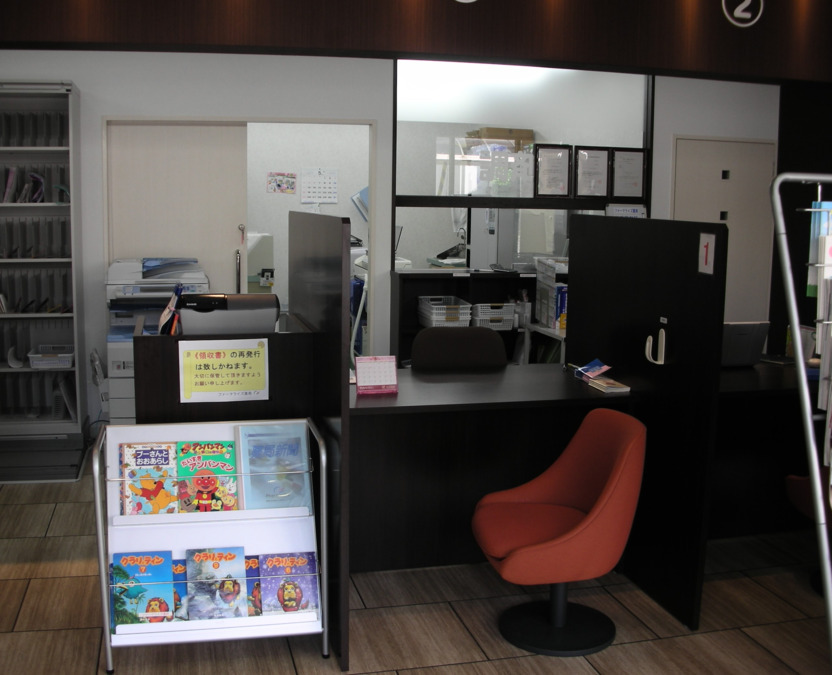 ファーマライズ薬局 南砺店（薬剤師の求人）の写真3枚目：南砺店　投薬カウンター