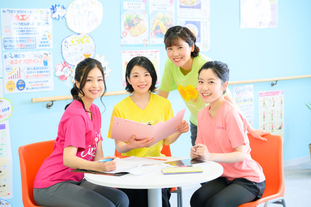 Curves河内天美の写真3枚目：コーチ一人ひとりが店舗運営にも携わるため、多岐にわたるスキルが身につきます。
