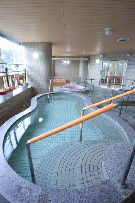 デイサービスセンター光明(看護師/准看護師の求人)の写真3枚目:広いお風呂で足を延ばして、のんびりしていただけます。