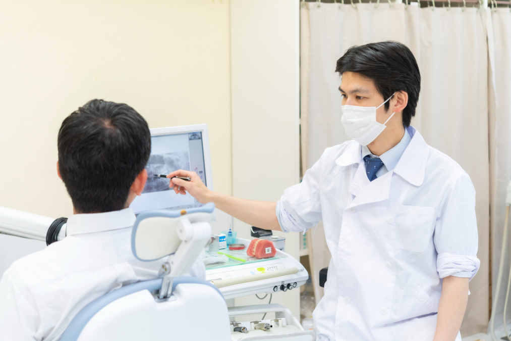 むとう歯科医院の写真4枚目：患者さんに納得いただくまで丁寧に説明することを心がけています。