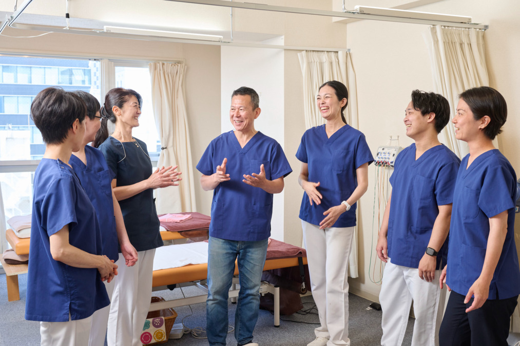 アキュラ鍼灸院(鍼灸師の求人)の写真11枚目:スタッフカンファレンス3