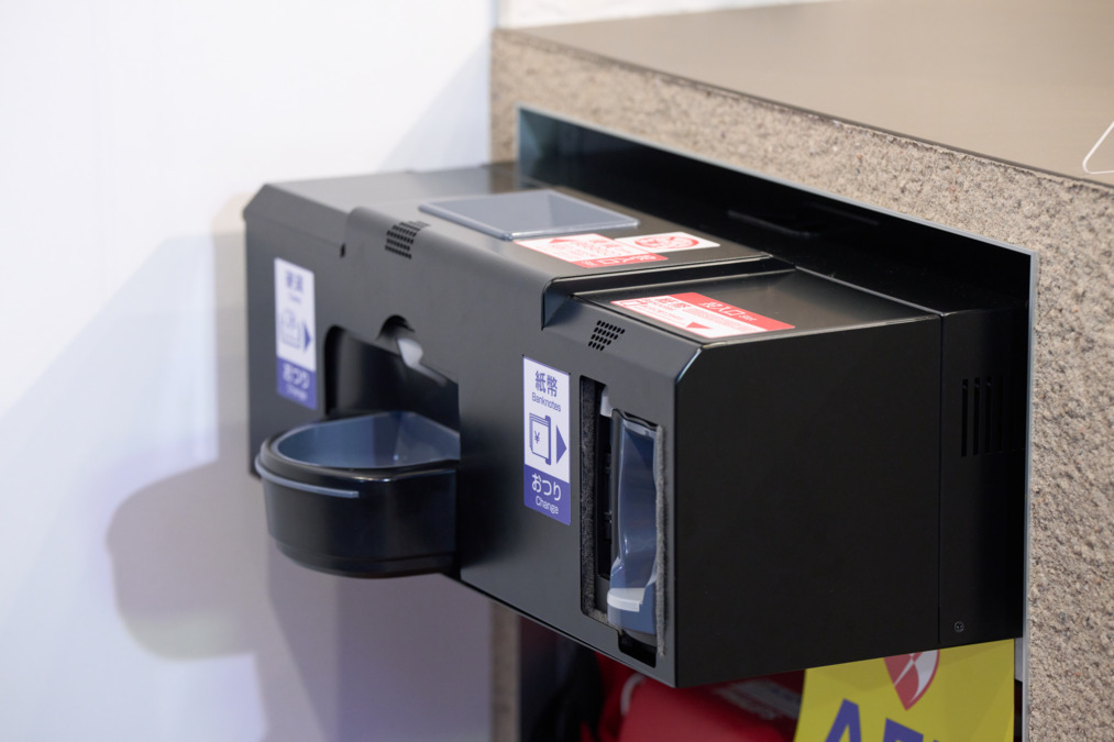 TakeDaデンタルクリニック府中（歯科助手の求人）の写真8枚目：自動釣り銭器なので、お会計のミスはありません！ご安心を！