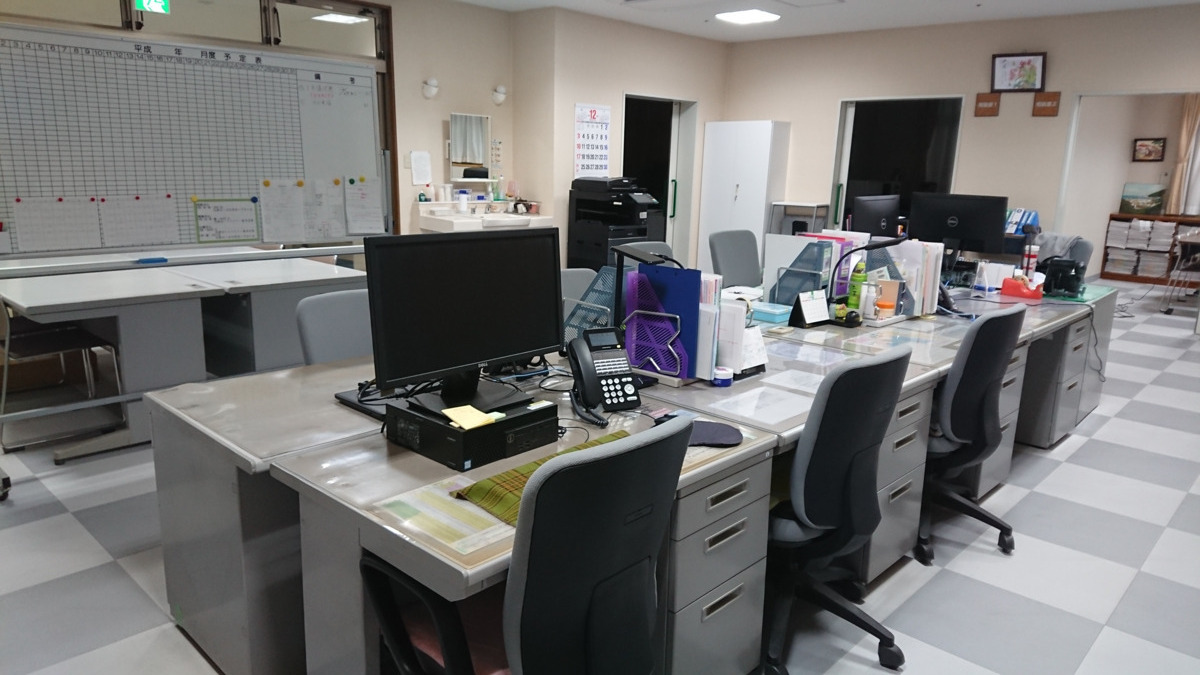 ケアサービス白鶴ホーム（ケアマネジャーの求人）の写真2枚目：広々とした働きやすい事業所です！