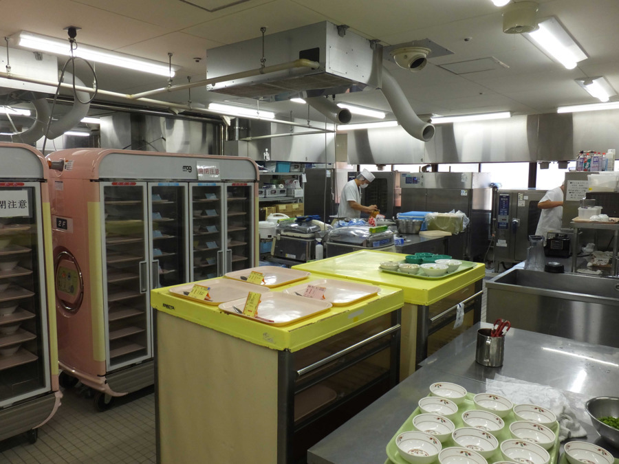 安立園特別養護老人ホーム(調理師/調理スタッフの求人)の写真2枚目:高齢者施設部門の調理場外観です