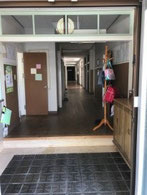 福祉型障がい児入所施設　新開学園・生明学園の写真2枚目：玄関からの内観