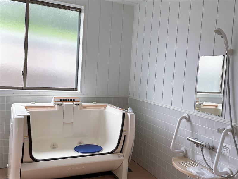 小規模多機能型居宅介護施設 あいの街大久保(管理職(介護)の求人)の写真5枚目:機械浴☆職員の肉体的負担を軽減します♪