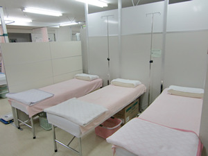 国頭医院(医療事務/受付の求人)の写真6枚目:ご自宅や施設への訪問診療にも積極的に取り組んでおります