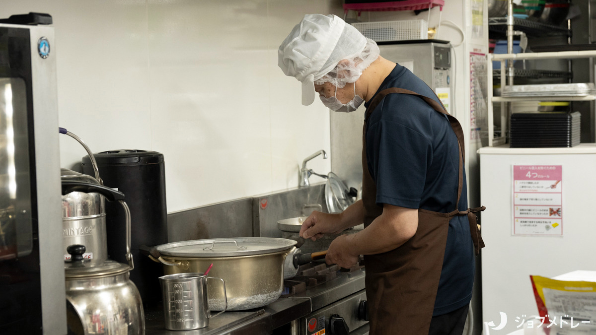 住宅型有料老人ホーム アミカの郷船橋塚田(介護職/ヘルパーの求人)の写真9枚目:日々あたたかなお食事をご用意しています