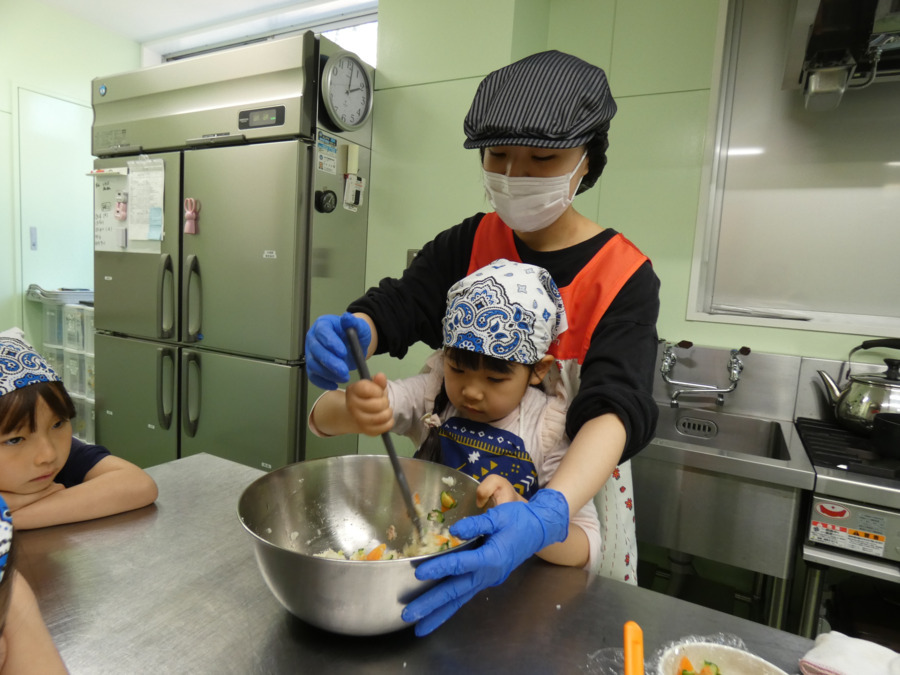 絵本と太陽の保育園　てぃだまちキッズ検見川浜（調理師/調理スタッフの求人）の写真3枚目：