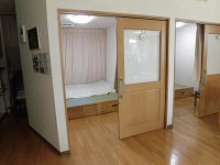 ライフワークぎんなん第1短期入所事業部の写真2枚目：1人1人の居室の他、共有スペースでみんなと一緒に過ごすこともできます。