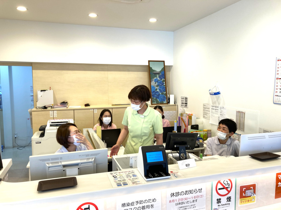 ふなはしファミリークリニック（医療事務/受付の求人）の写真2枚目：職種の垣根がなく、スタッフ同士が支え合う温かな職場です！