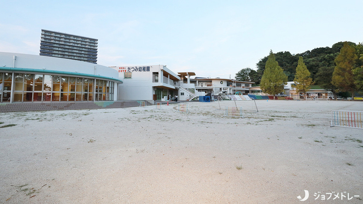 たつみ幼稚園（幼稚園教諭の求人）の写真18枚目：元気いっぱいに身体を動かし、自然と触れ合える園庭です