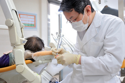 くろさき歯科の写真3枚目：義歯の患者さんも多く来院されています。