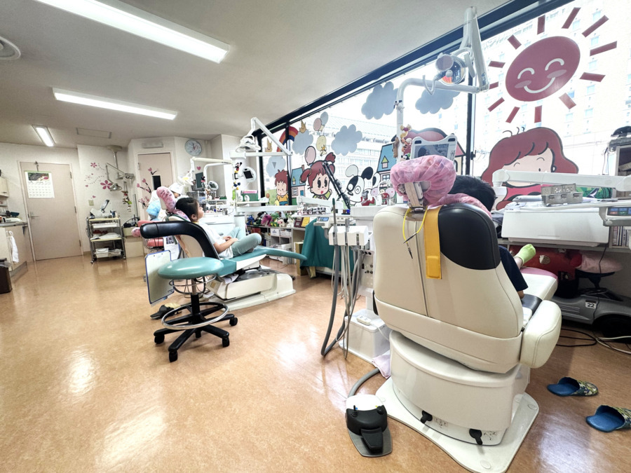 たんぽぽ小児歯科の写真9枚目：診療室はまるで保育園のように賑やかです