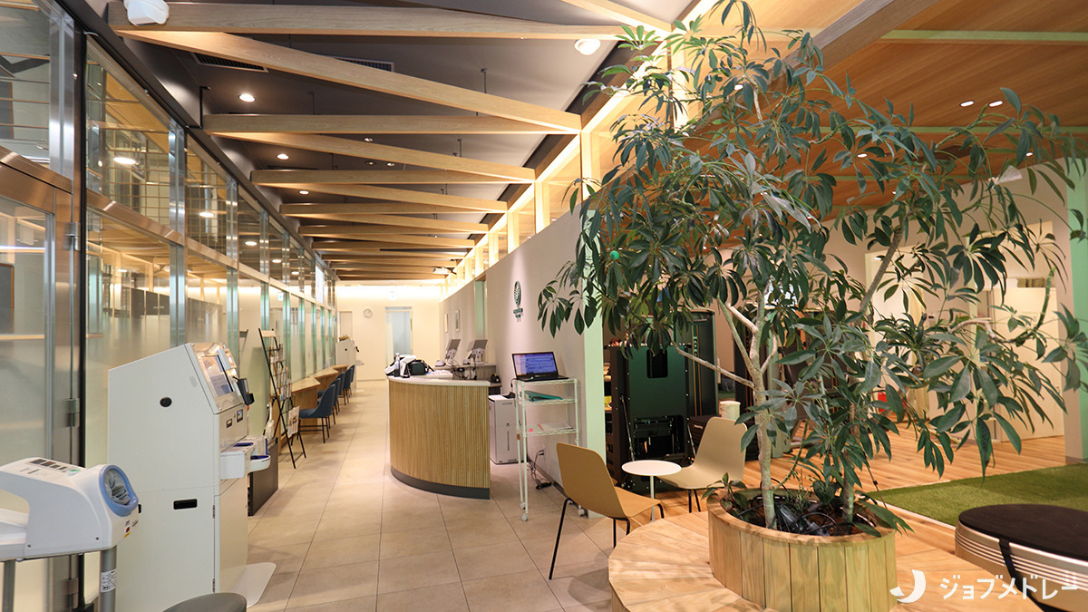 荻窪リハビリトレーニングこもれびテラス(理学療法士の求人)の写真5枚目:事業所内はあたたかな間接照明が照らす落ち着いた雰囲気です