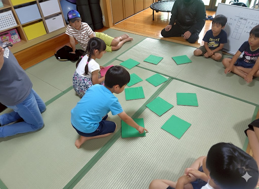 放課後等デイサービスひまわりキッズ２【2025年05月01日オープン】（理学療法士の求人）の写真7枚目：畳が初めての子どももおおいです。