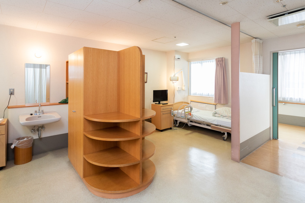 特別養護老人ホーム　深川愛の園（介護職/ヘルパーの求人）の写真7枚目：多床室（四人部屋）