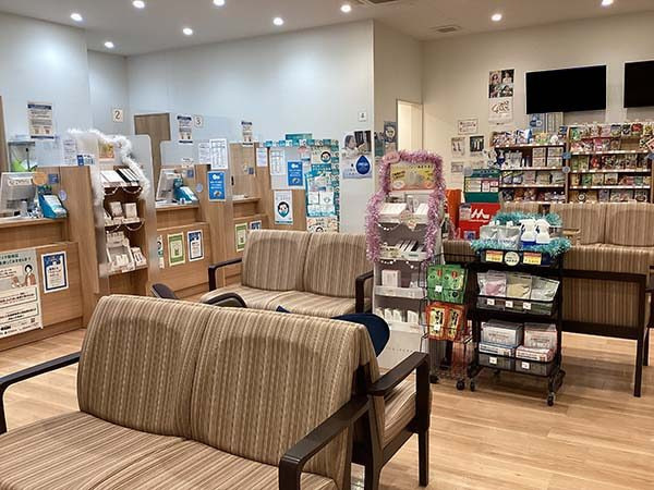 株式会社アイセイ薬局　アイセイ薬局　富士錦町店（薬剤師の求人）の写真4枚目：アイセイ薬局　富士錦町店の内観