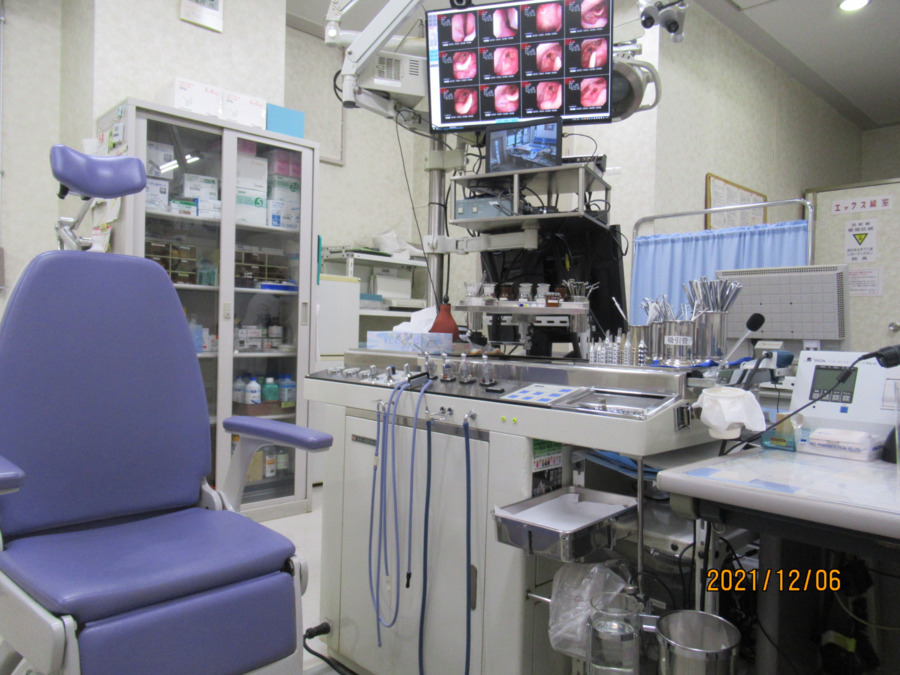医療法人社団日々希会都筑耳鼻咽喉科クリニック（看護助手の求人）の写真2枚目：ラベンダーブルーを基調とし、機能性に優れた診察コーナー