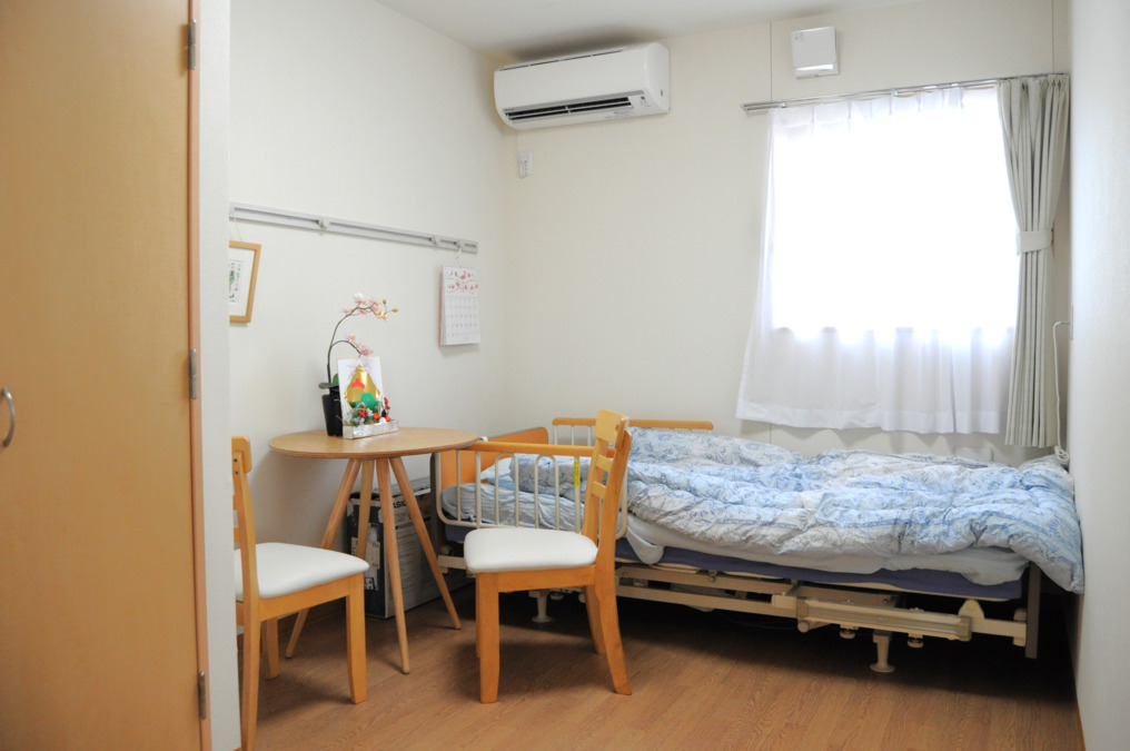 ミモザ平塚徳延グループホームの写真3枚目：居室です。私達はご利用者・職員の笑顔が絶えない施設を目指しております☆