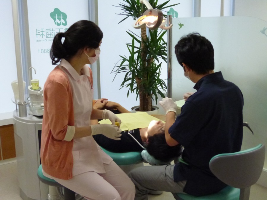 医療法人社団林矯正歯科の写真4枚目：診療中です