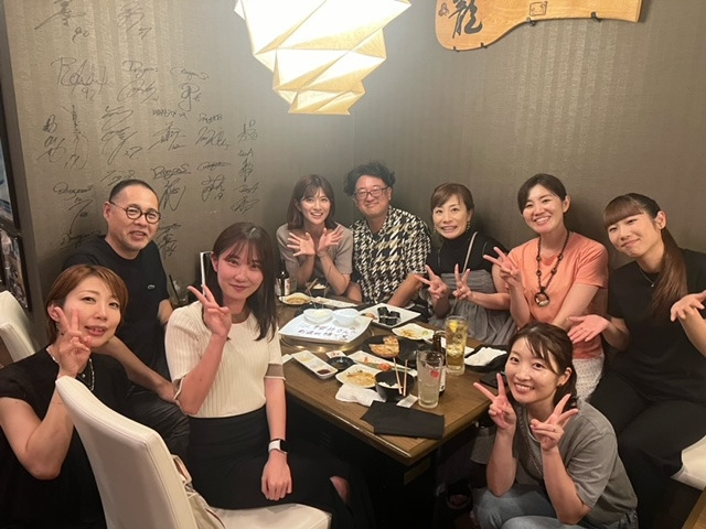 陽のあたる歯科（歯科衛生士の求人）の写真4枚目：最近の食事会。前回いなかったスタッフも！