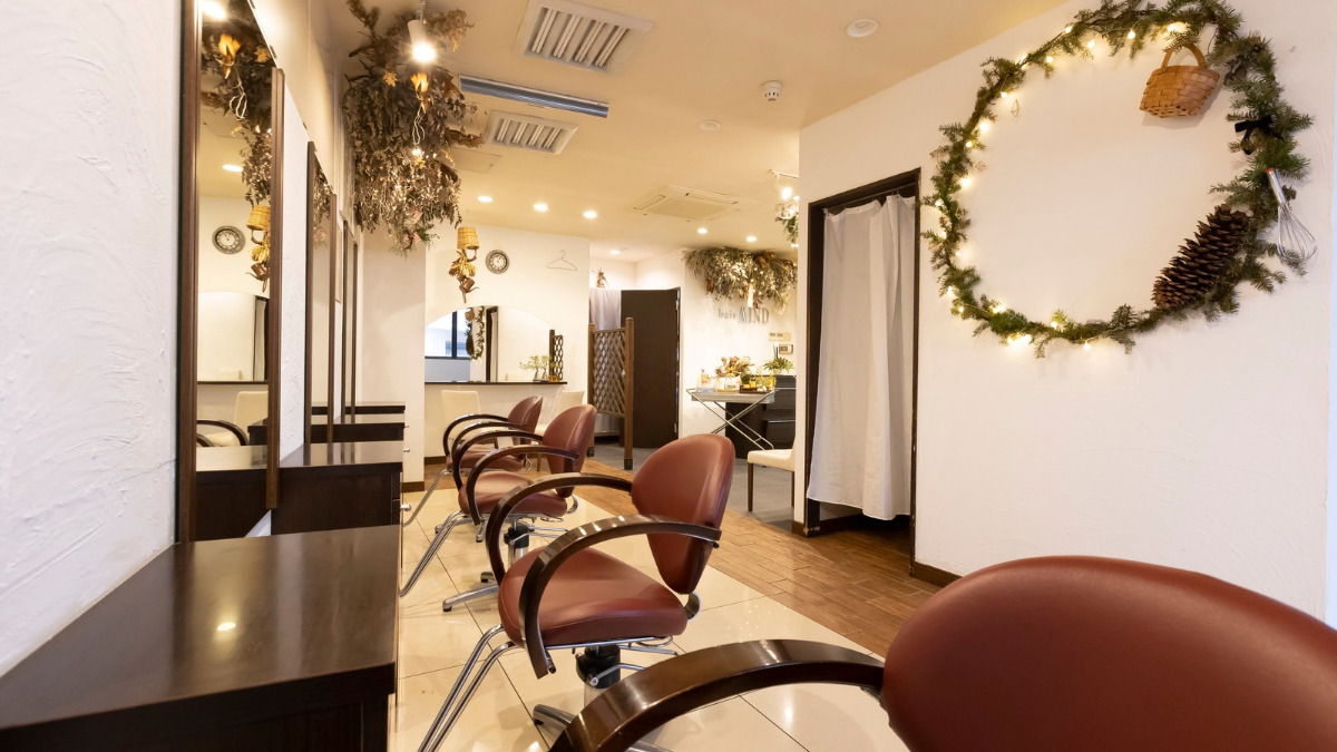 hair M I N D（美容師の求人）の写真5枚目：落ち着いた空間で、お客様と向き合いながら施術できる環境です