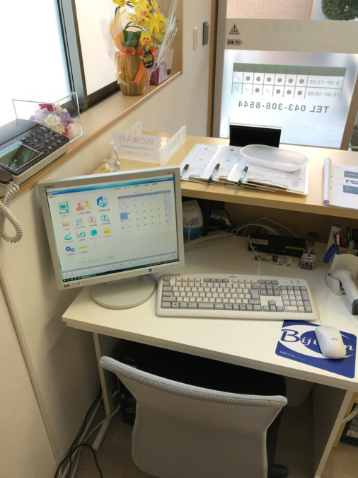 ハピネス薬局（薬剤師の求人）の写真4枚目：受付レセコン