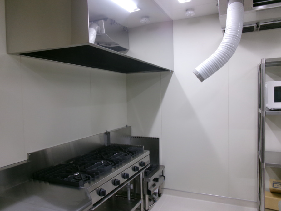 株式会社セリオ　トレジャーキッズしばうら保育園（仮称）【2026年04月01日オープン予定】（調理師/調理スタッフの求人）の写真2枚目：エアコン完備、スポットクーラーあり、専用のお手洗いと更衣室あり♪