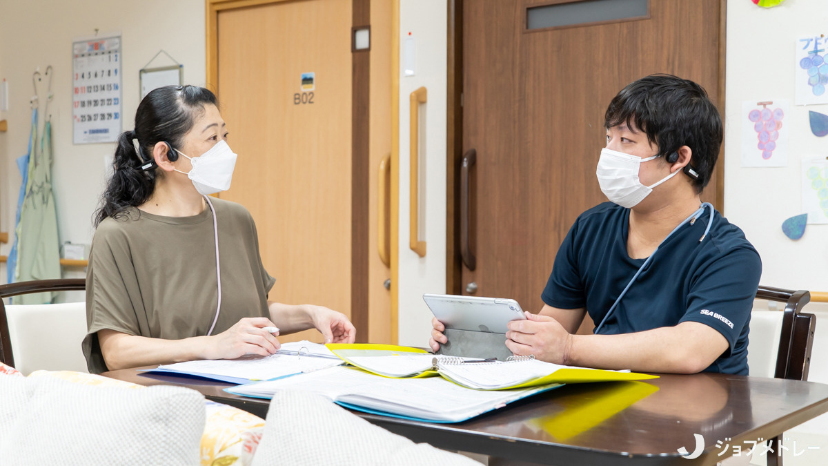 八幡グループホームみのり（介護職/ヘルパーの求人）の写真21枚目：スタッフ同士で助け合っています