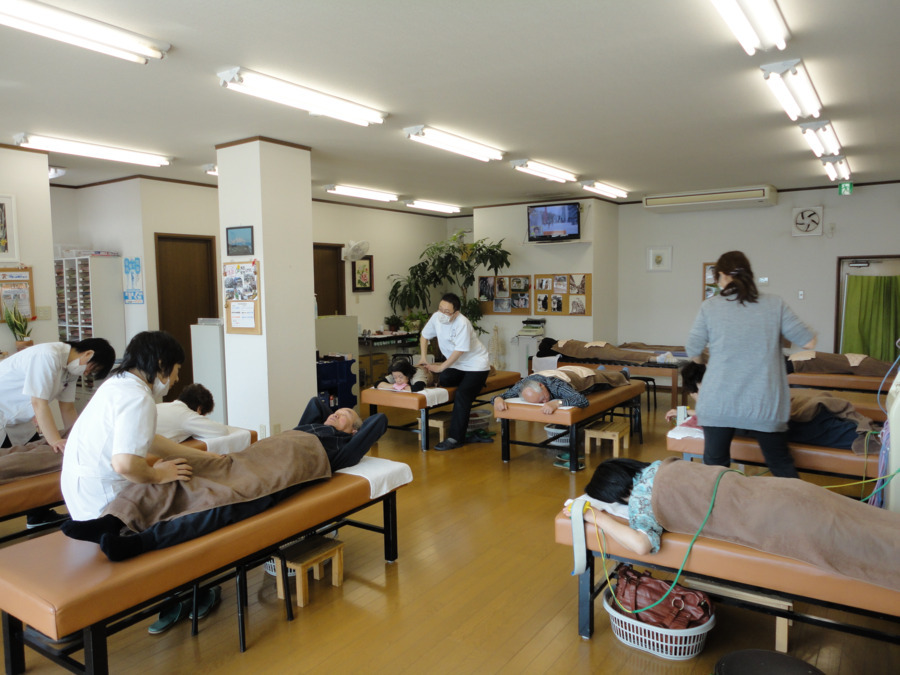 なかむら接骨院（柔道整復師の求人）の写真2枚目：地域の方々、高齢者から学生さん、スポーツ選手、主婦層
など幅広い層から支持
