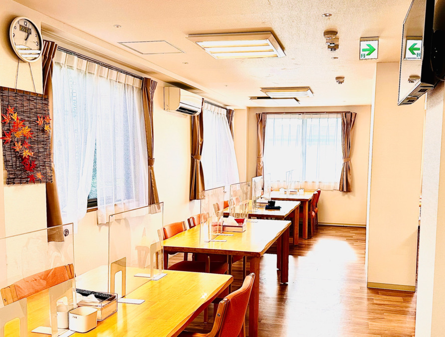 フォンテーヌ町田森野（介護職/ヘルパーの求人）の写真2枚目：明るい食堂