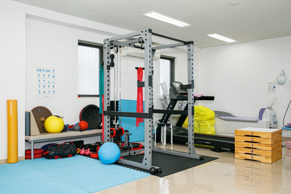 東小金井さくらクリニック（理学療法士の求人）の写真3枚目：超音波治療機など、各種物理療法器具がそろっています