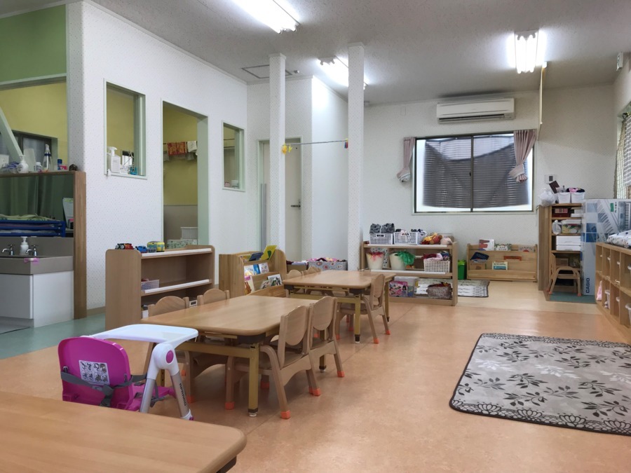 梅乃園幼稚園附属012ナーサリー（保育士の求人）の写真2枚目：1歳児コーナー＆ランチコーナー