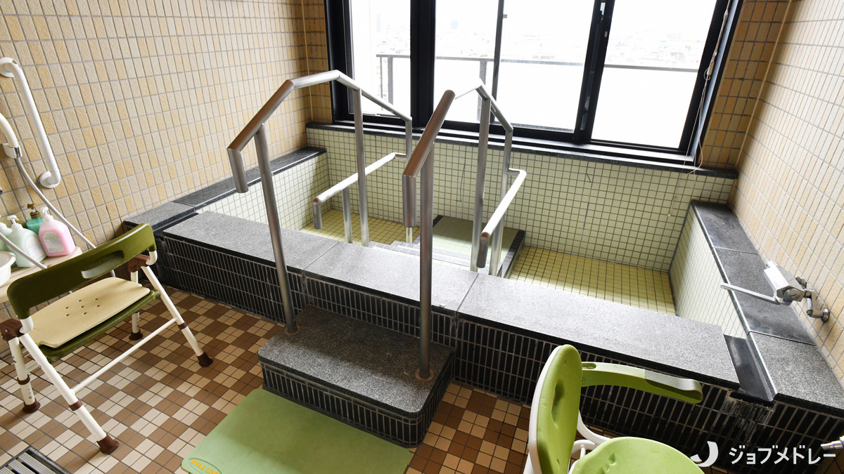 特別養護老人ホームアンブル宝町（看護師/准看護師の求人）の写真11枚目：景色を楽しみながら入浴できる展望浴室です