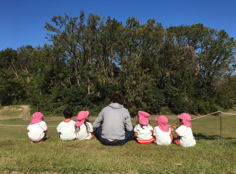 桜北町第三保育園（保育士の求人）の写真5枚目：主に２歳児クラスの子メインに、だいたい金曜日は戸外保育♪