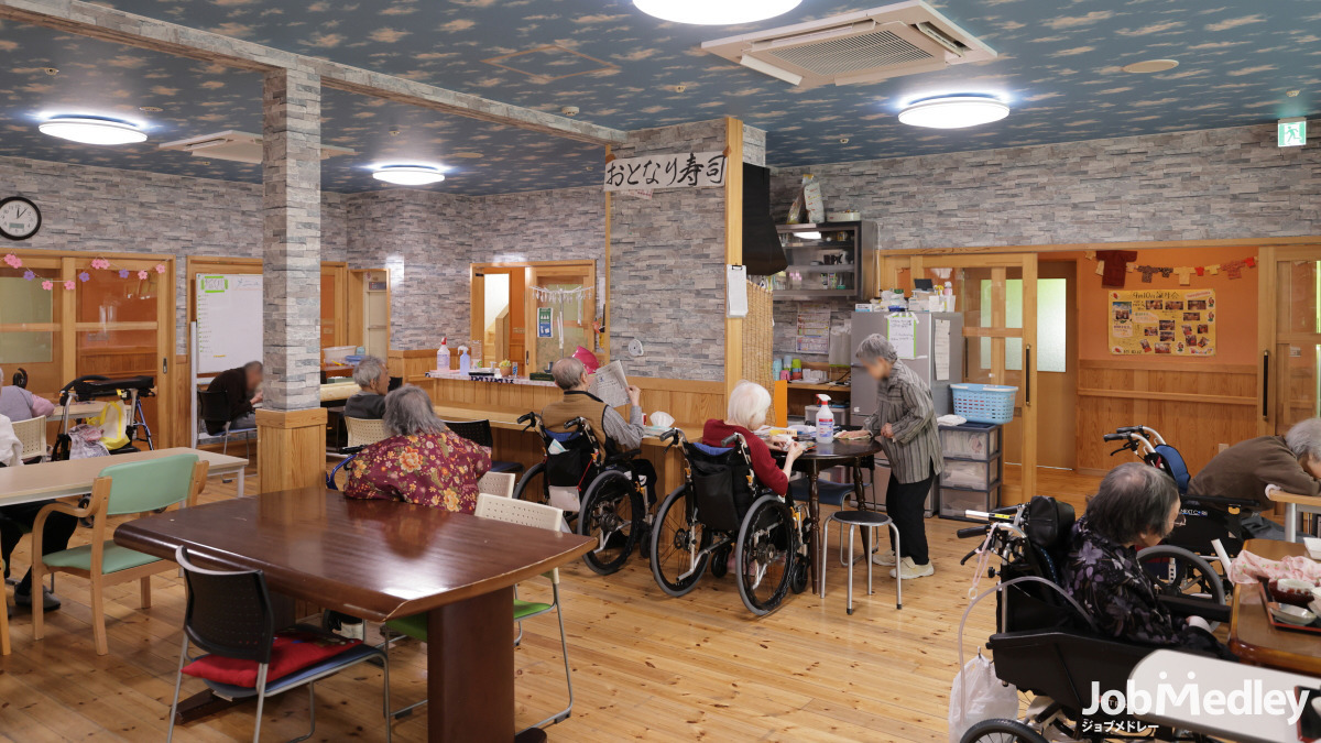 住宅型有料老人ホーム きらくの郷おとなりさんの写真3枚目：利用者の方が安心し日常を過ごせるよう健康面から機能訓練までサポートを行います。