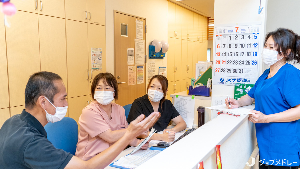 地域密着型特別養護老人ホーム 和音（介護職/ヘルパーの求人）の写真22枚目：職種を問わず協力しあっています