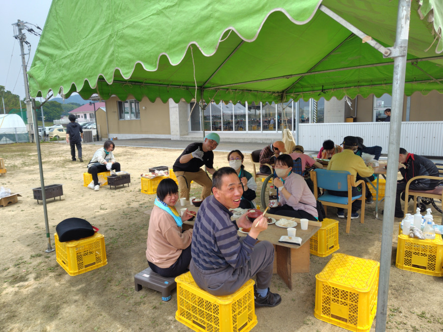白糸農園（生活支援員の求人）の写真5枚目：バーベキューなんかもしちゃいます♪