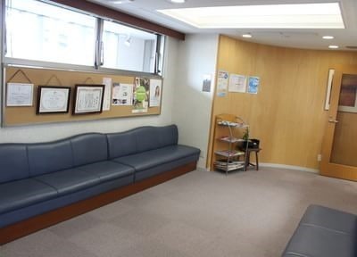 二町中西歯科医院（歯科衛生士の求人）の写真5枚目：ゆったりとした明るい待合室です