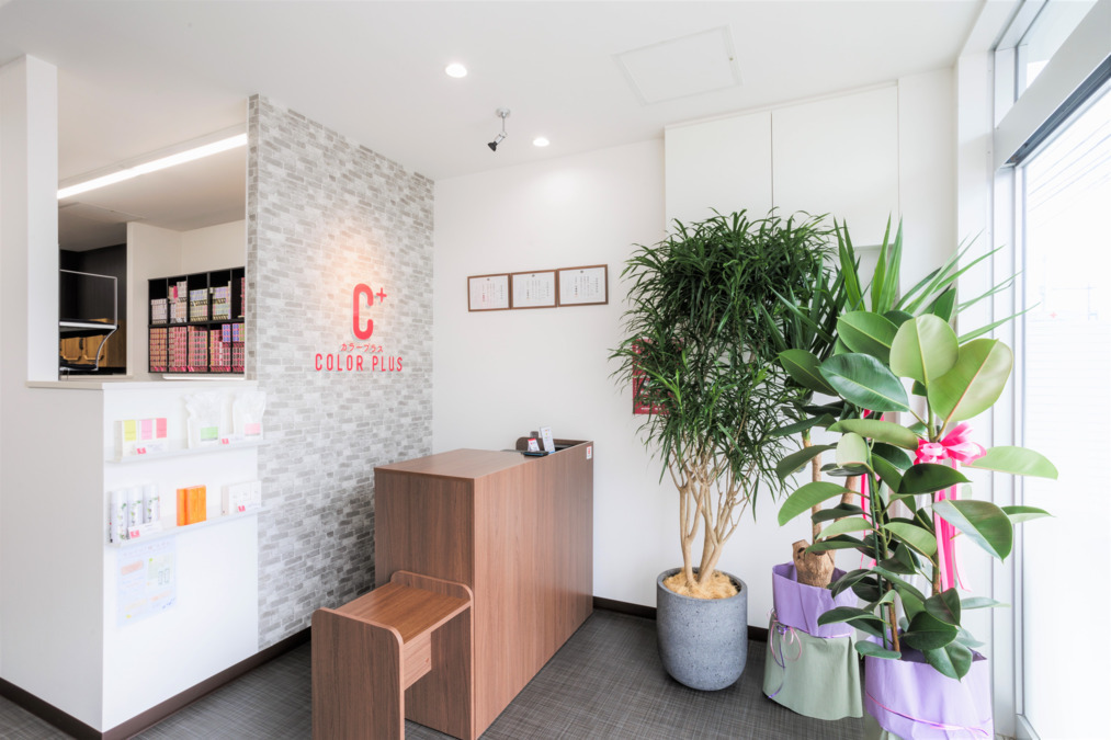 ヘアカラー専門店カラープラス　松山空港通り店（美容師の求人）の写真2枚目：