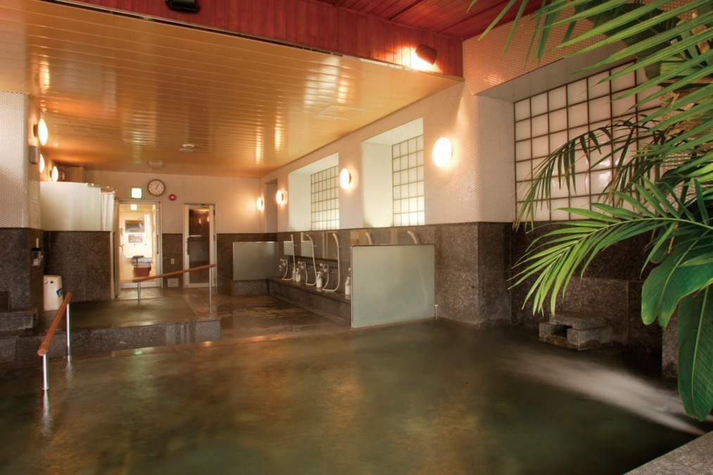 介護老人保健施設さくらんぼ（介護職/ヘルパーの求人）の写真3枚目：福利厚生充実！
仕事終わりに「天然温泉」でリラックス