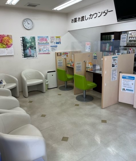 ファーマライズ薬局 鈴鹿住吉店（薬剤師の求人）の写真4枚目：鈴鹿住吉店　待合室