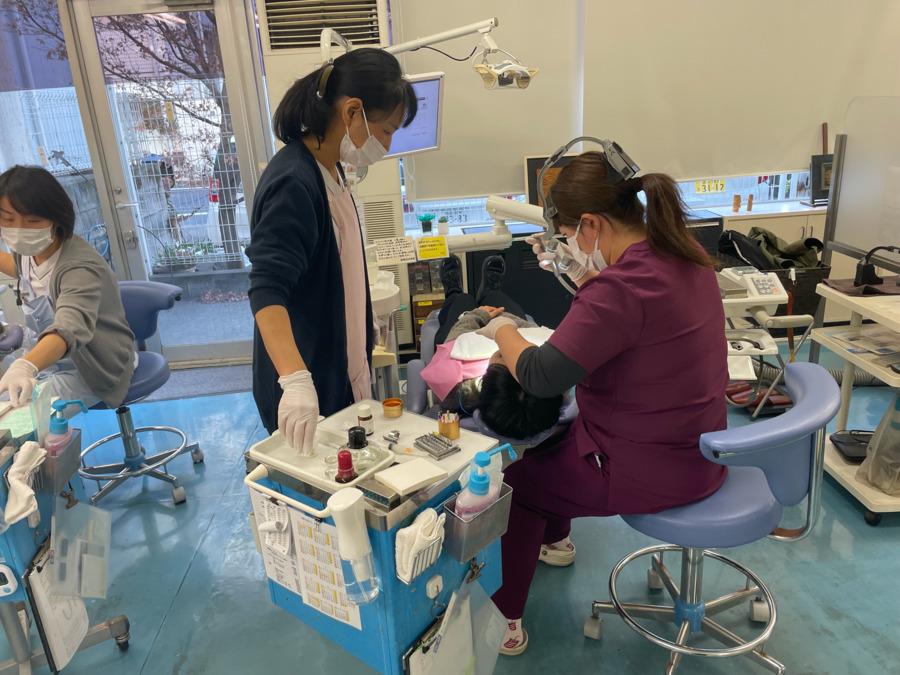 医療法人社団たからべ会　財部歯科医院（歯科助手の求人）の写真6枚目：診療風景