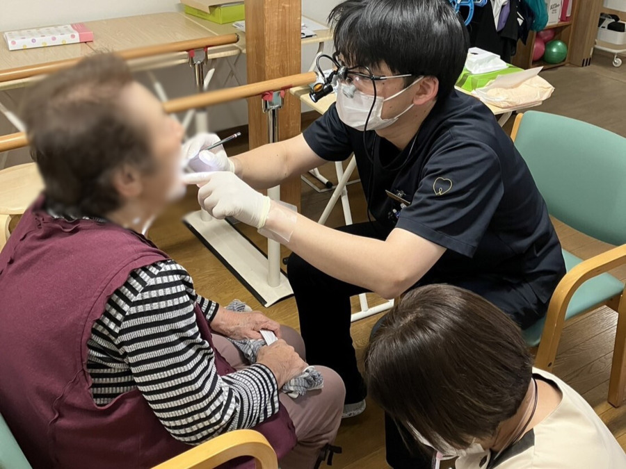医療法人志朋会やまむら総合歯科・矯正歯科（歯科助手の求人）の写真3枚目：介護施設や居宅などで診療アシスタントを行います