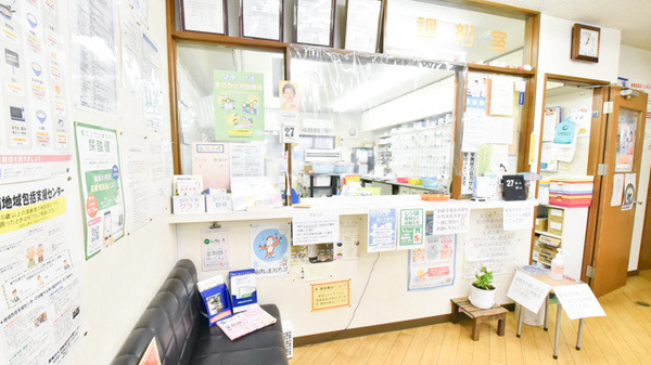 大浦中央調剤薬局の写真2枚目：調剤室の受付、カウンターです。