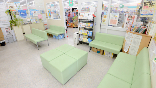 キリン堂薬局　伊丹鴻池店（薬剤師の求人）の写真4枚目：キリン堂薬局　伊丹鴻池店の内観