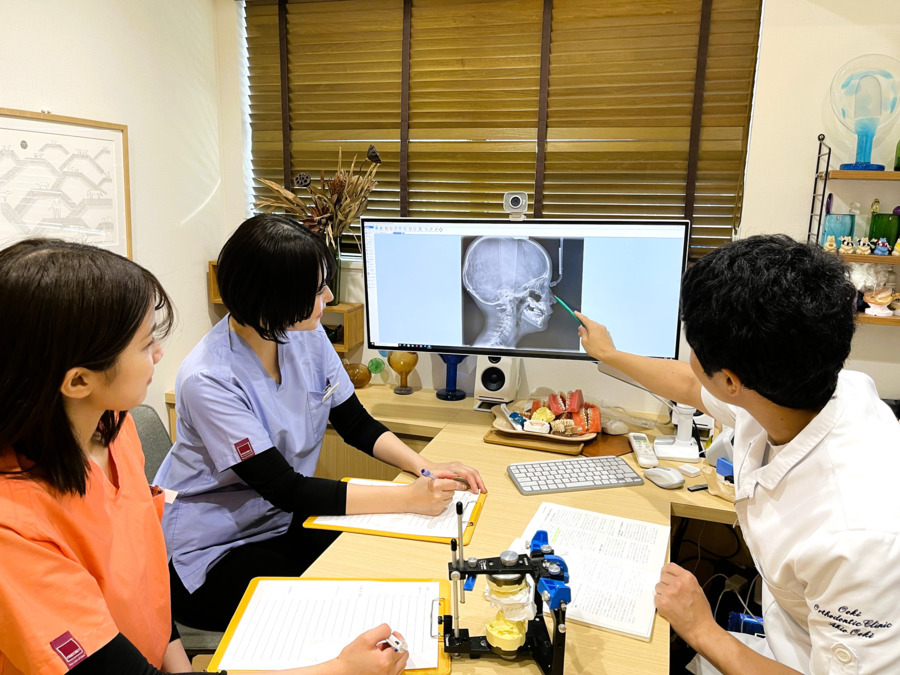医療法人大誠会　新川崎おおき矯正歯科（歯科衛生士の求人）の写真3枚目：院内研修の様子
