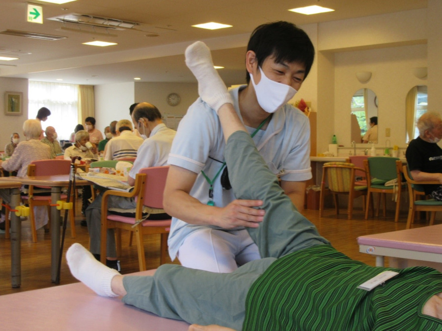 介護老人保健施設あさひな（理学療法士の求人）の写真4枚目：明るく楽しいスタッフが揃っています☆