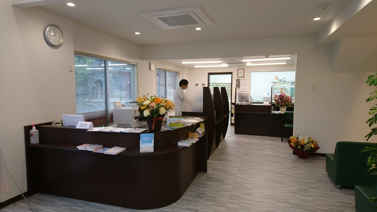 アップル薬局 津田沼店（薬剤師の求人）の写真2枚目：アップル薬局 津田沼店の内観